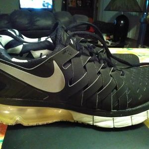 Men's Nike Size 9 Fingertrap Max Sneakers